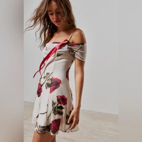 Kimchi Blue Allison Mesh Cold Shoulder Mini Dress - Picture 4 of 7